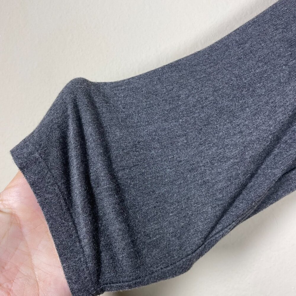 White House Black Market Women's 3/4 Sleeve Banded Bottom Gray Top S Cross Back! - Picture 2 of 4